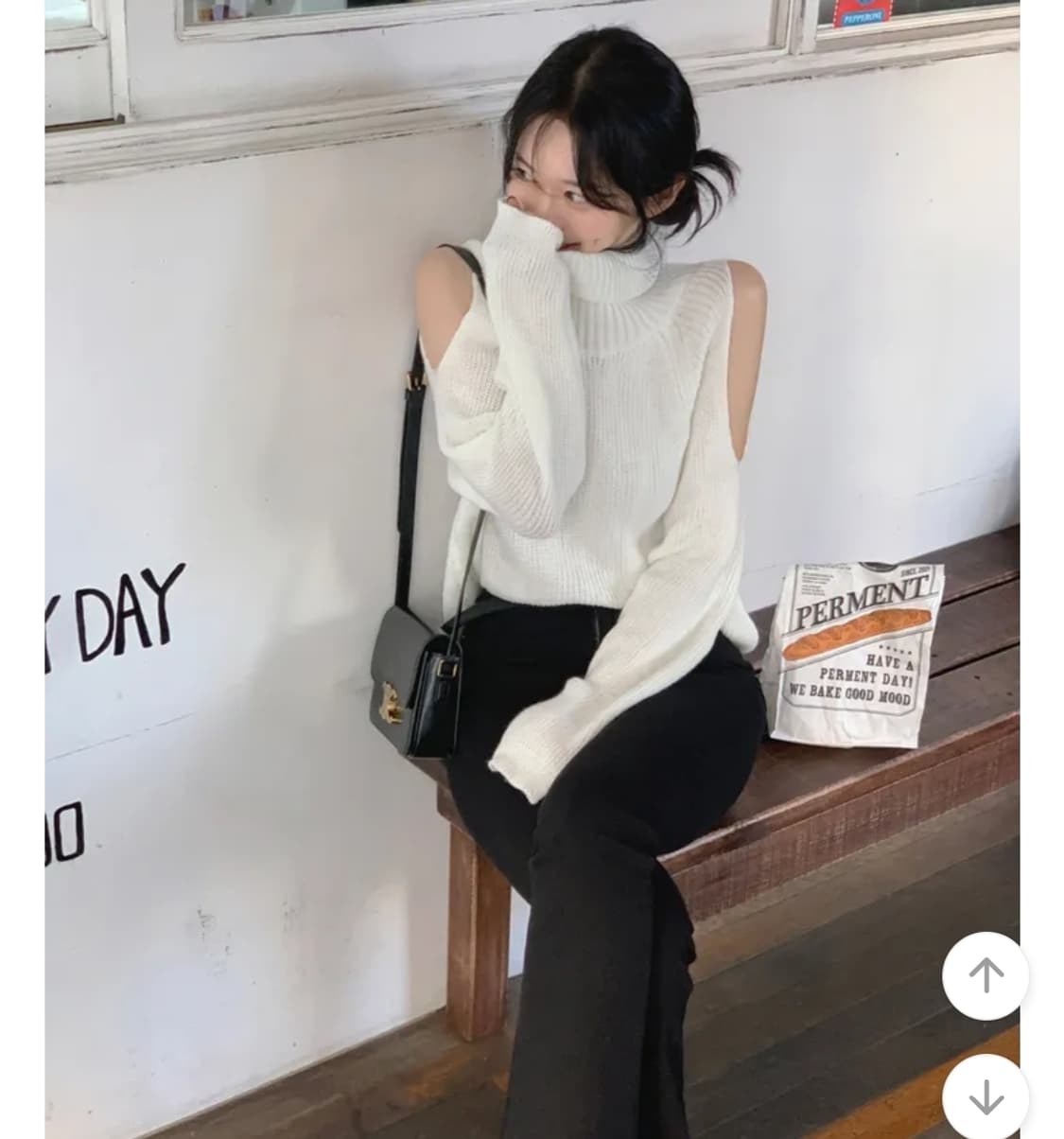 만원급처! 데이로제 엠마 숄더 슬릿 터틀넥 니트 아이보리 오프숄더 상품이미지3