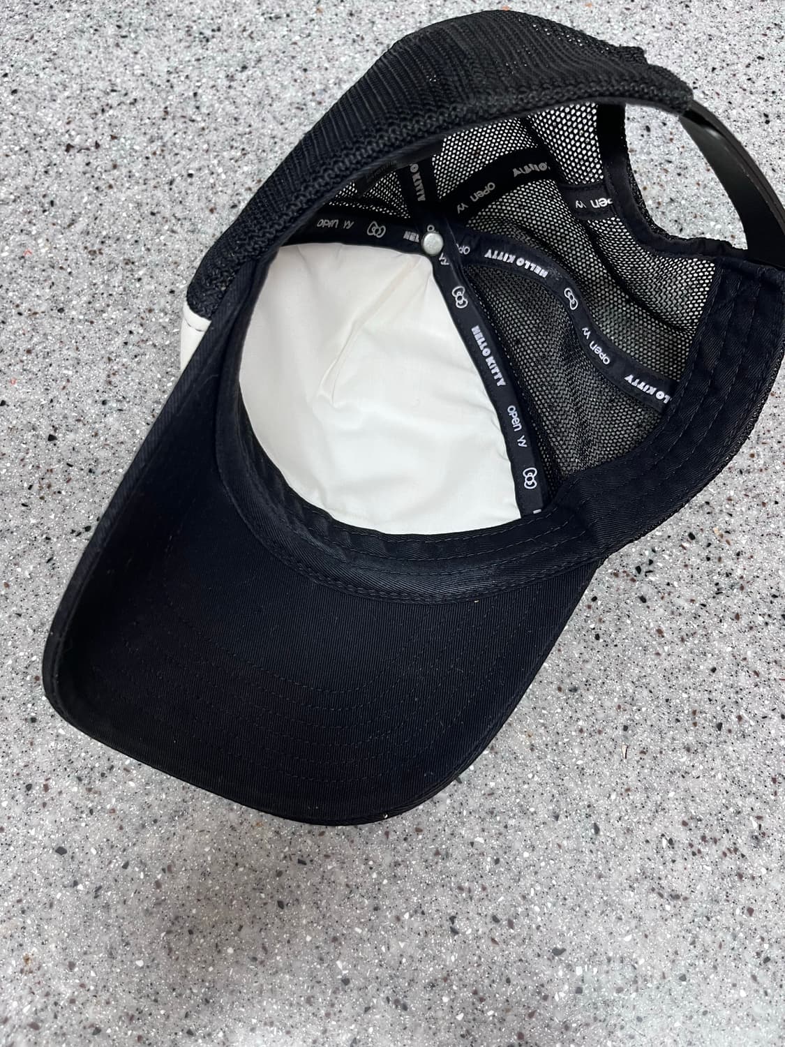 [무료배송 / 크림에서_158,000] 오픈 Yy x 헬로 키티 트러커캡 상품이미지7