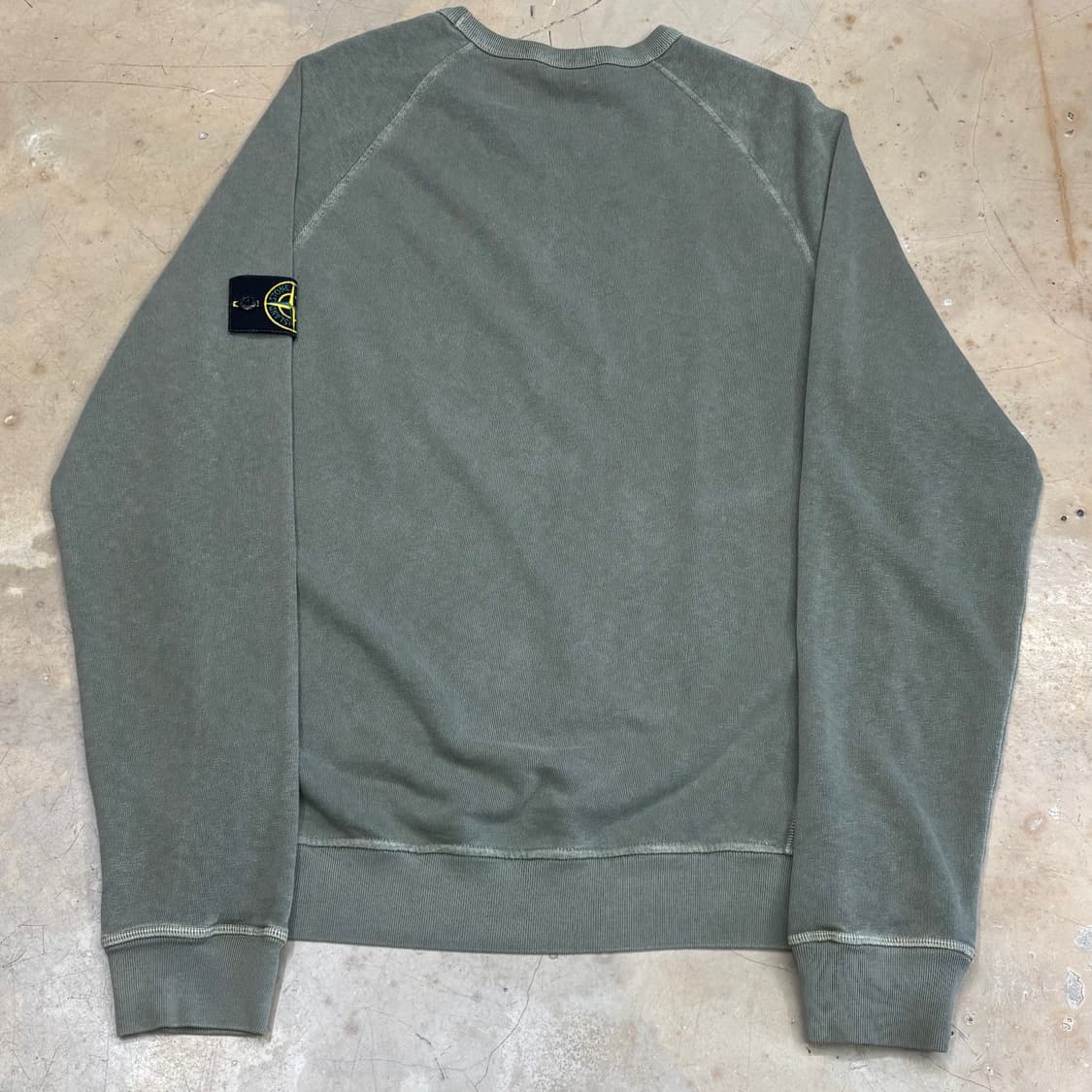 L 스톤아일랜드 카키 맨투맨 상품이미지3