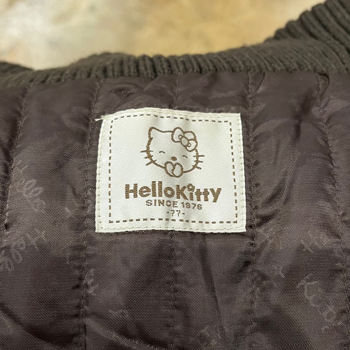 헬로키티 카키 털 숏 패딩  상품이미지5