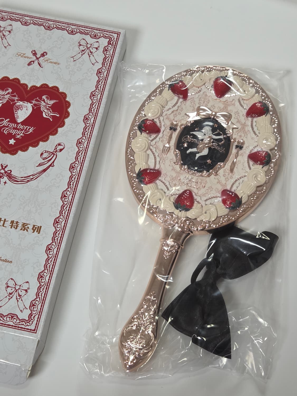 새상품) 플라워노즈 스트로베리 큐피드 거울 손거울 레드블랙 상품이미지1