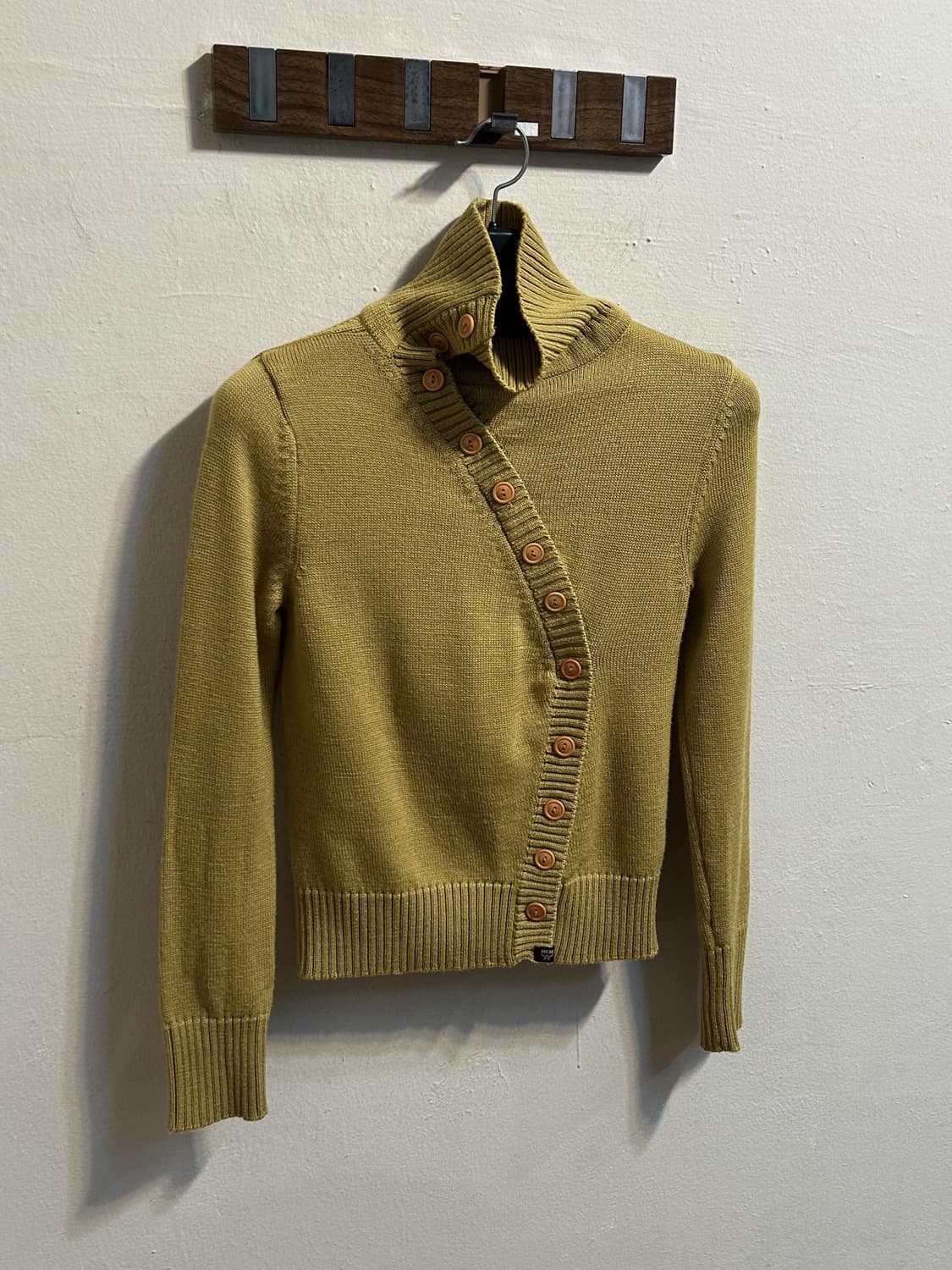 MCM 비대칭 버튼 하이넥 가디건 상품이미지5