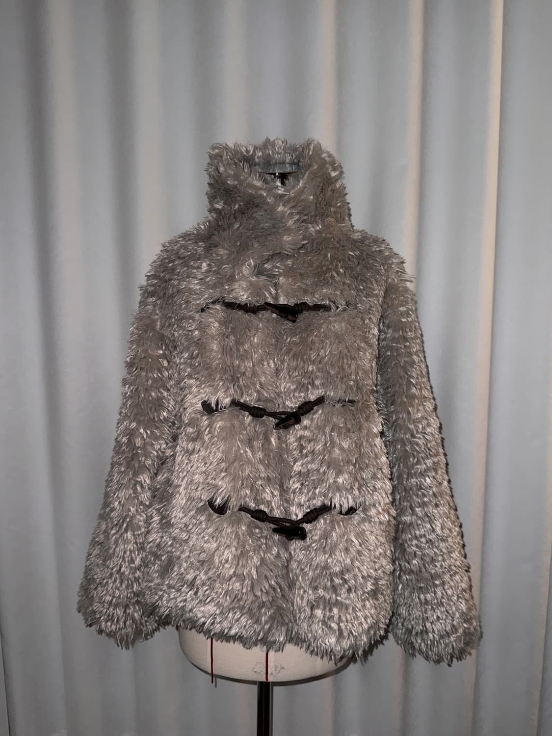 Meenderi 민더리 Cozy Toggle Fur Jacket-grey 상품이미지4