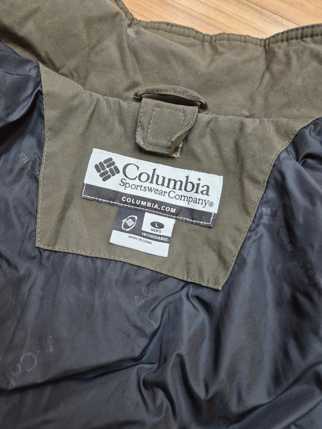 콜롬비아 남성용 후드 자켓 L사이즈 판매합니다. 무난한 색상이라 어디든  상품이미지3