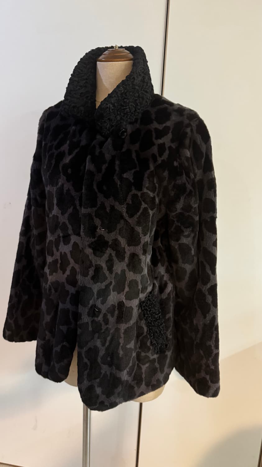 레오파드 무늬의 밍크 자켓입니다 상품이미지4