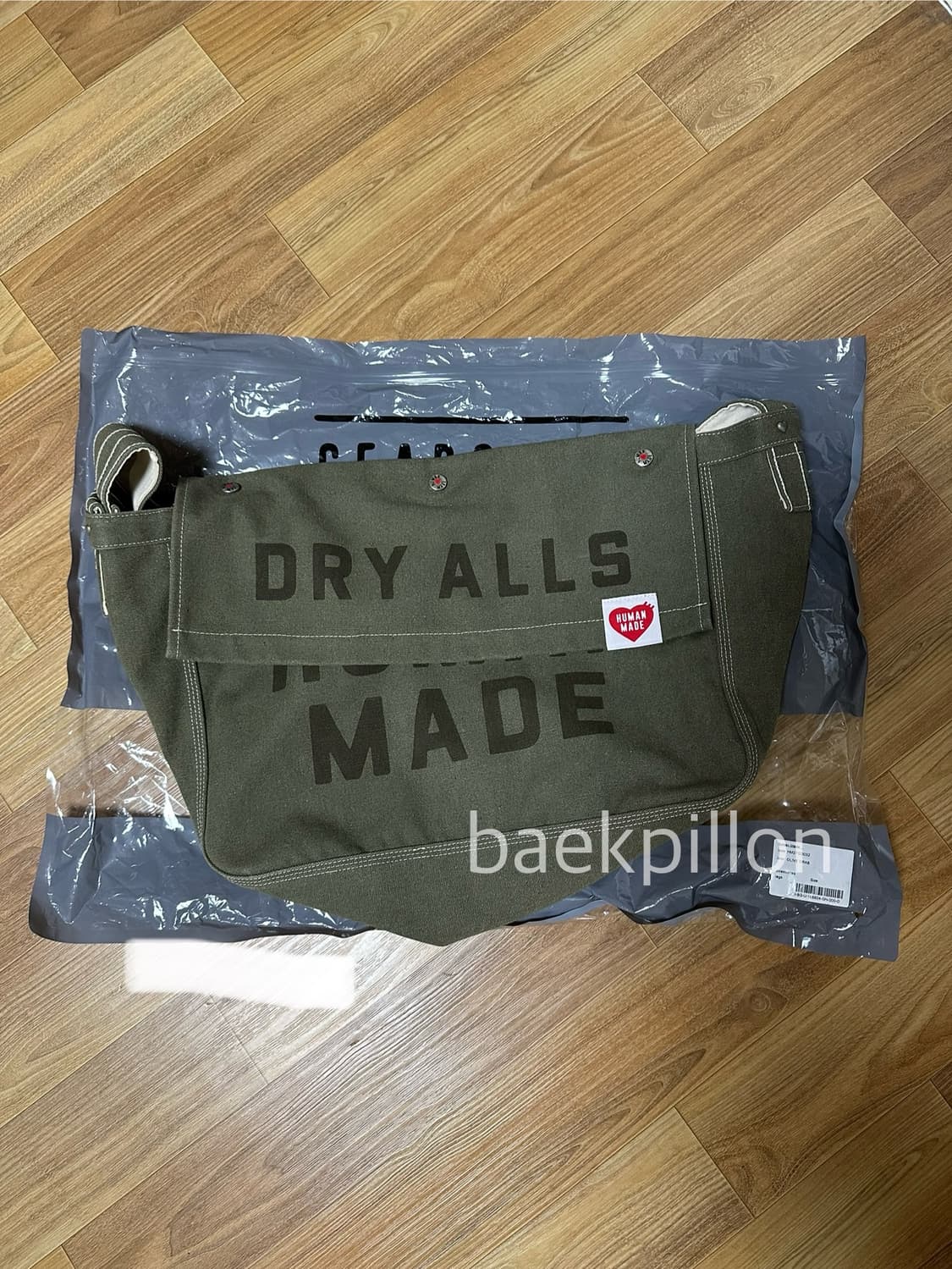 휴먼메이드 메일백 올리브 상품이미지1