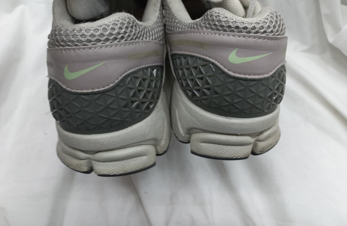 나이키 줌 보메로 5 운동화 275mm 상품이미지4