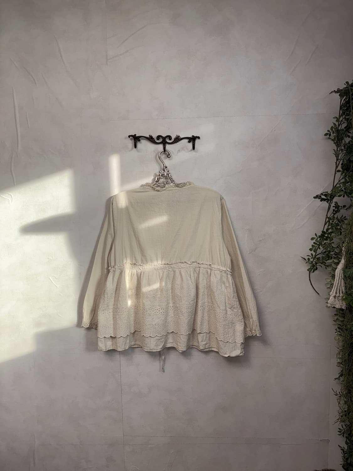 Ivory bohemian punching floral button bl 상품이미지4