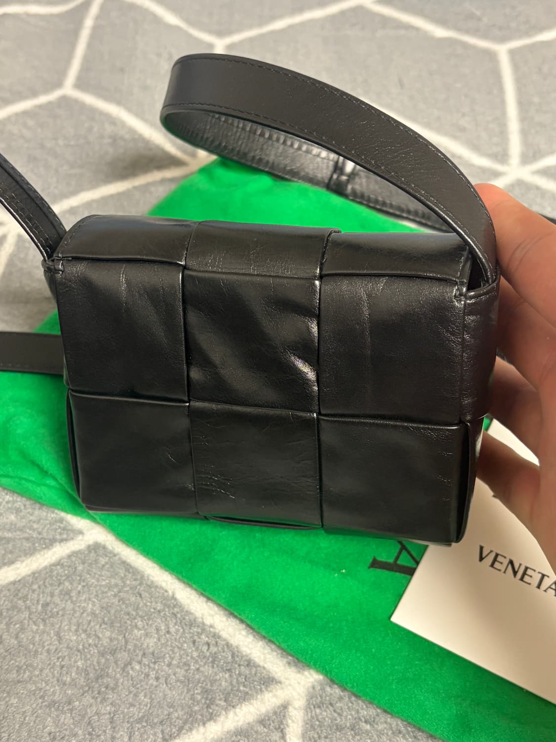 보테가베네타 미니 레더 카세트백 블랙 유광 상품이미지2