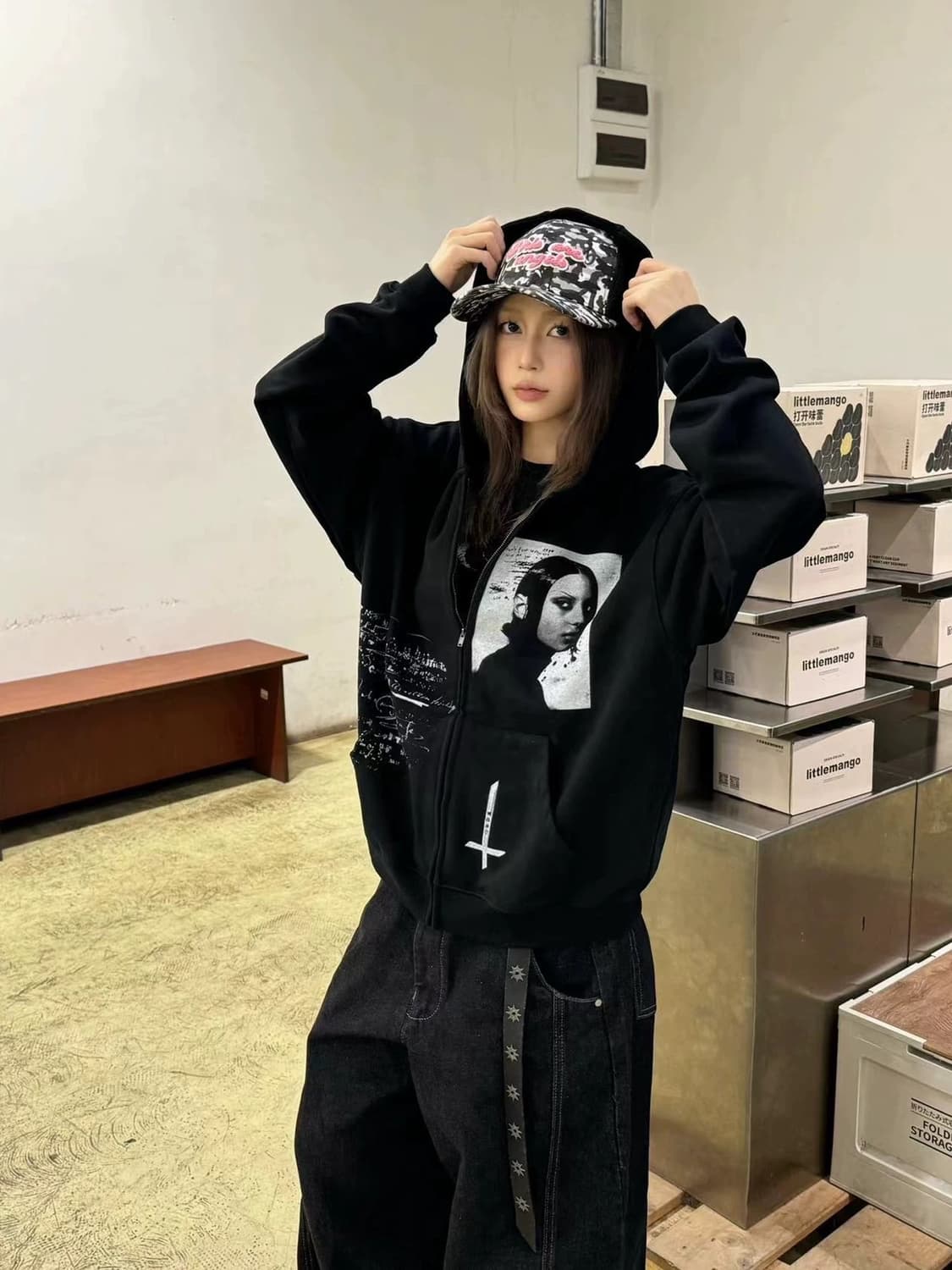 Night Reliquary Zip Hoodie 상품이미지5