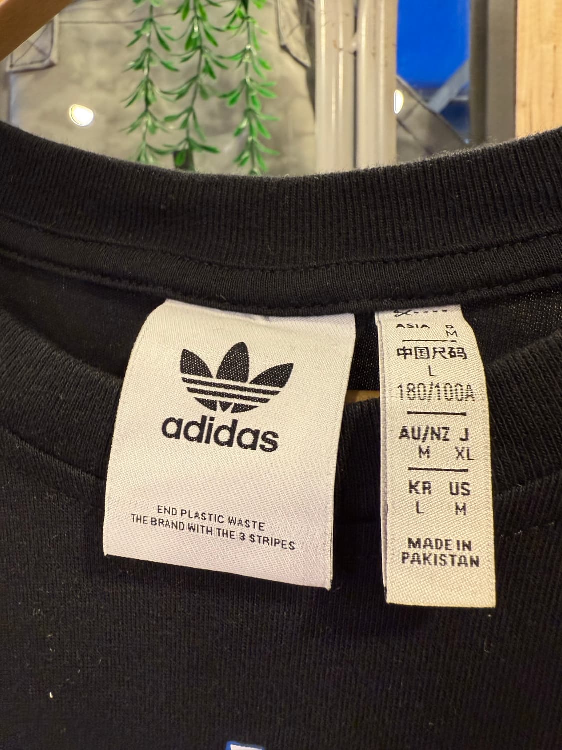 아디다스 그래픽 메타버스 반팔티 상품이미지2