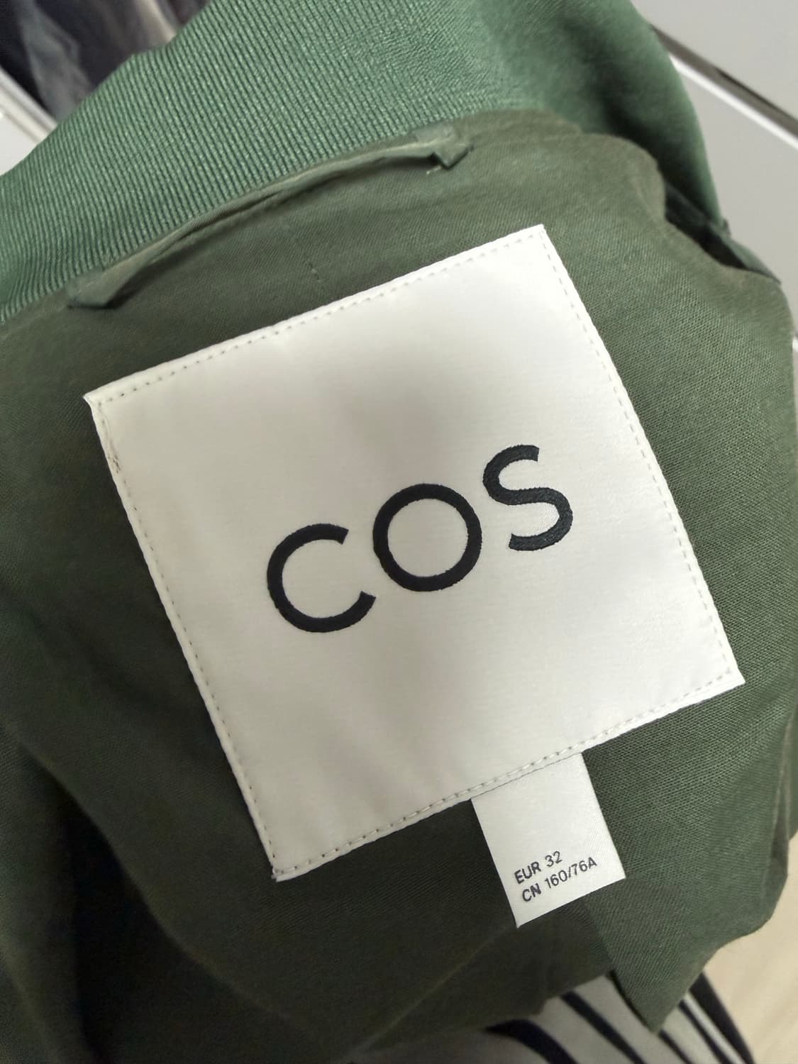 COS 카키색 봄버 자켓 EUR 32 상품이미지3