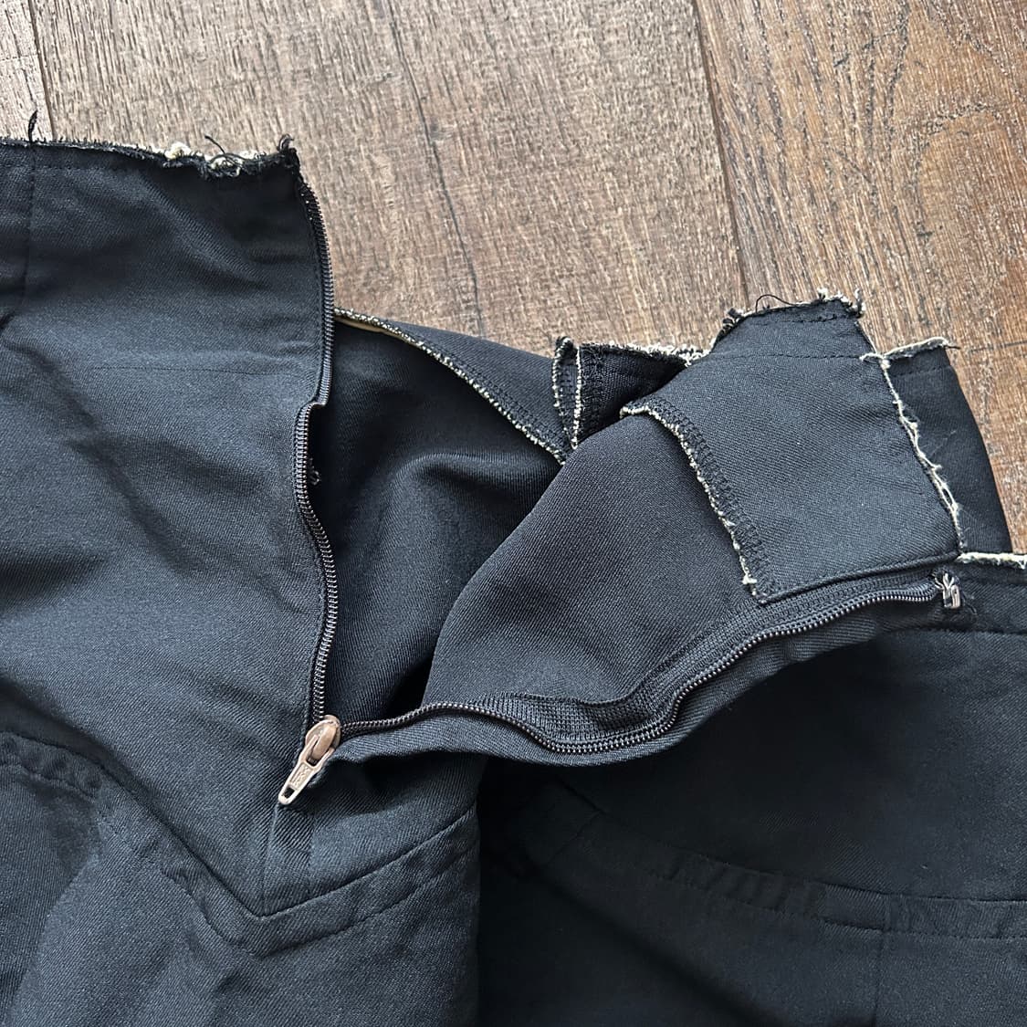 Cuttingline Distressed Volume Skirt 상품이미지10