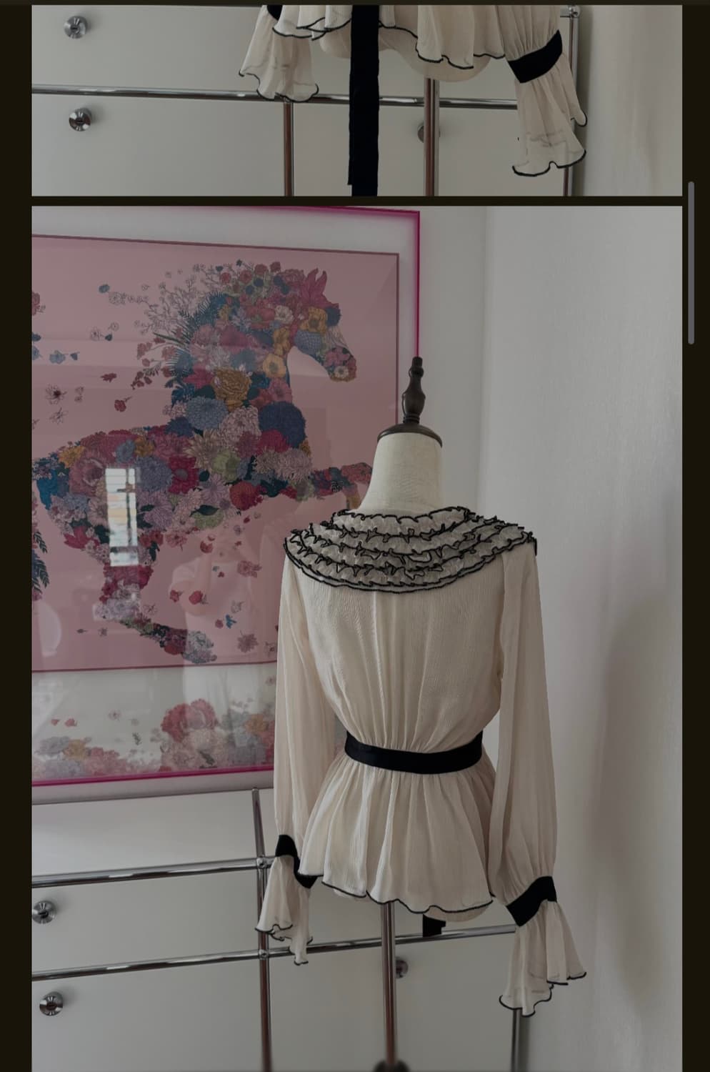 뉴포트뉴스 러플 로즈 자수 페플럼 블라우스 상품이미지2