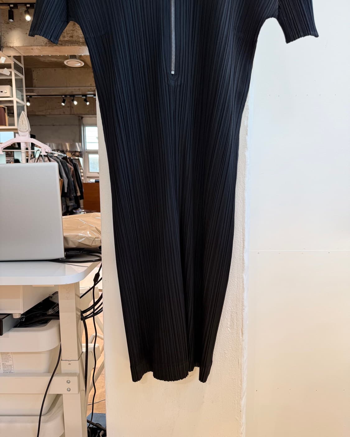 플리츠 플리즈 블랙 링컬 하프 원피스 상품이미지4