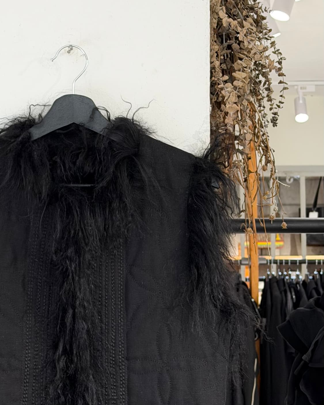 쟈딕앤볼테르 블랙 리버서블 퍼 퀼팅 베스트 상품이미지4