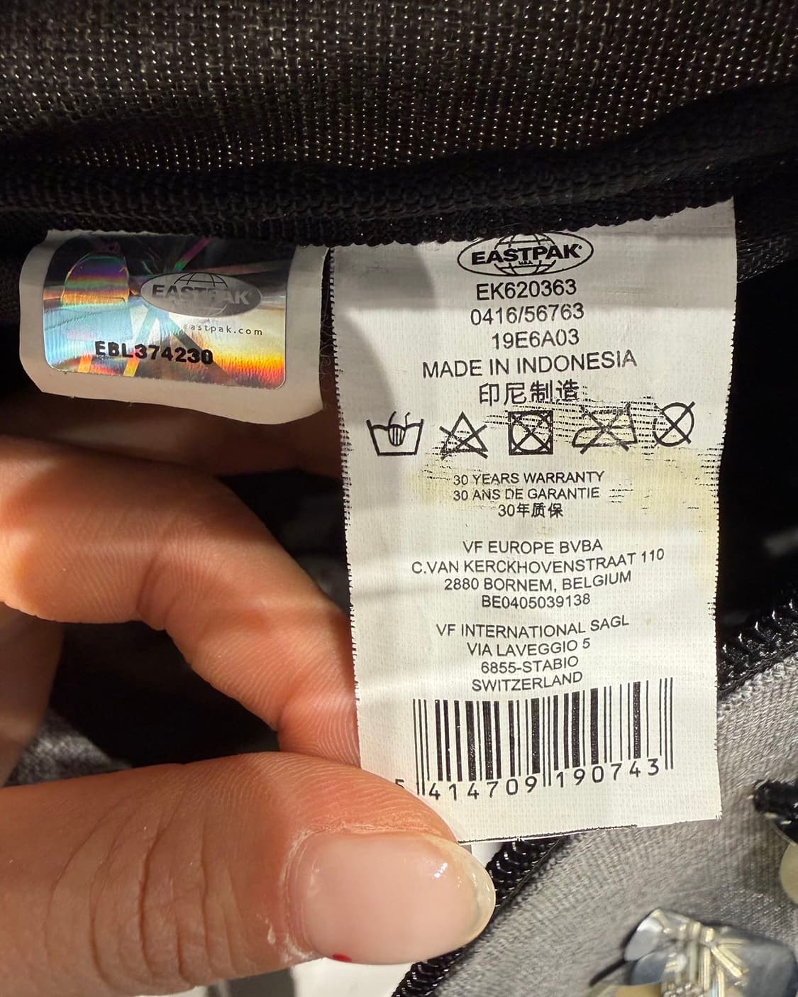 이스트팩 x 체스티 그레이 플라워패치 백팩  상품이미지7