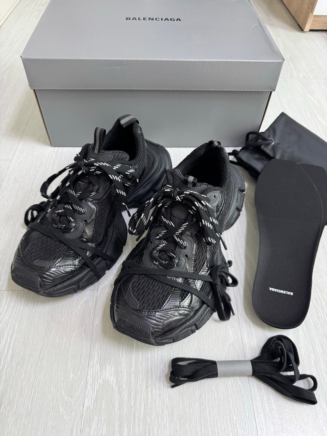발렌시아가 3xl 블랙 43사이즈 팝니다.  상품이미지1