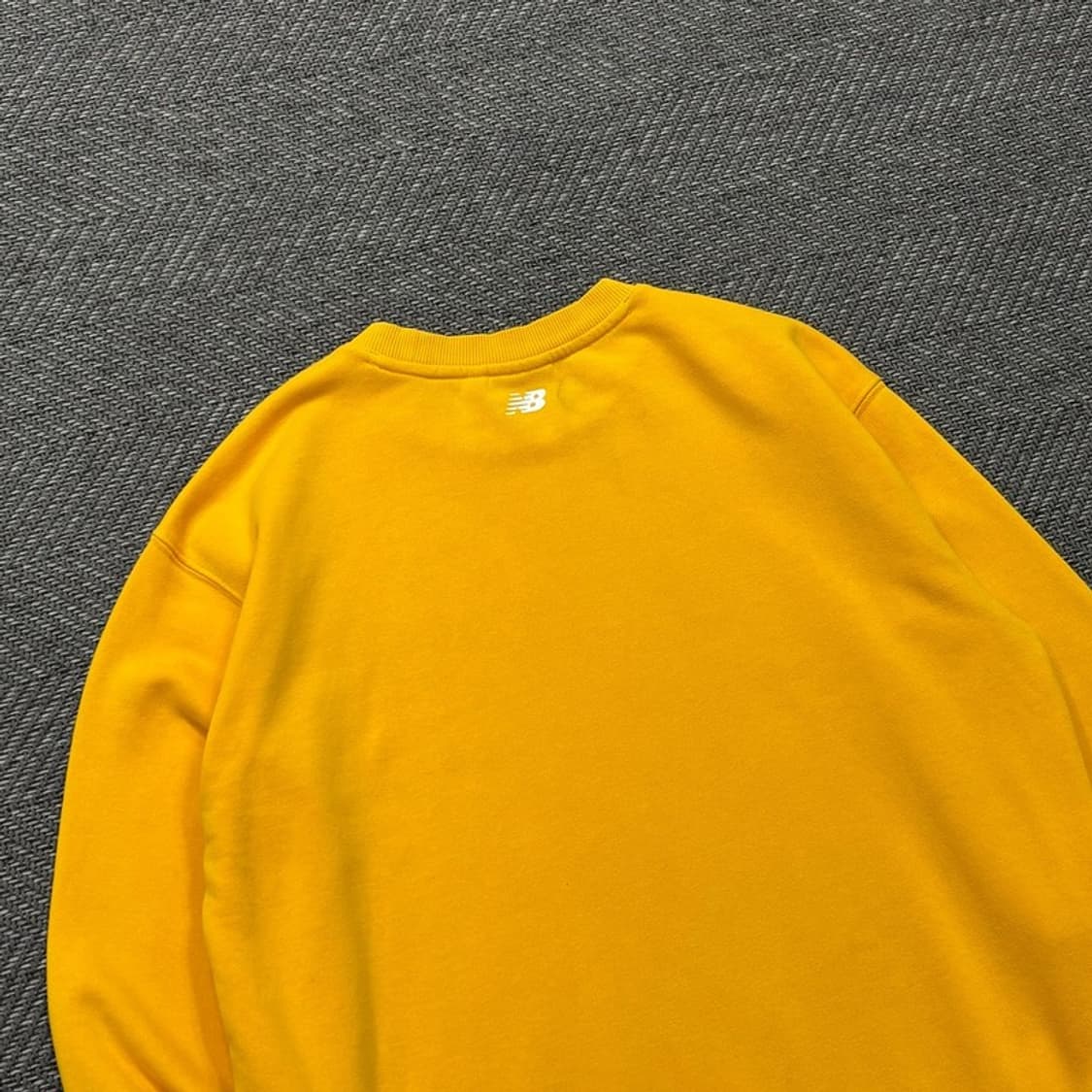 뉴발란스 로고 맨투맨v0423 상품이미지4