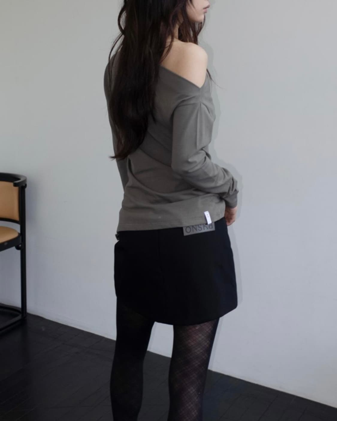 온스카 ONE-SHOULDER ELASTIC T (MUD) 상품이미지2