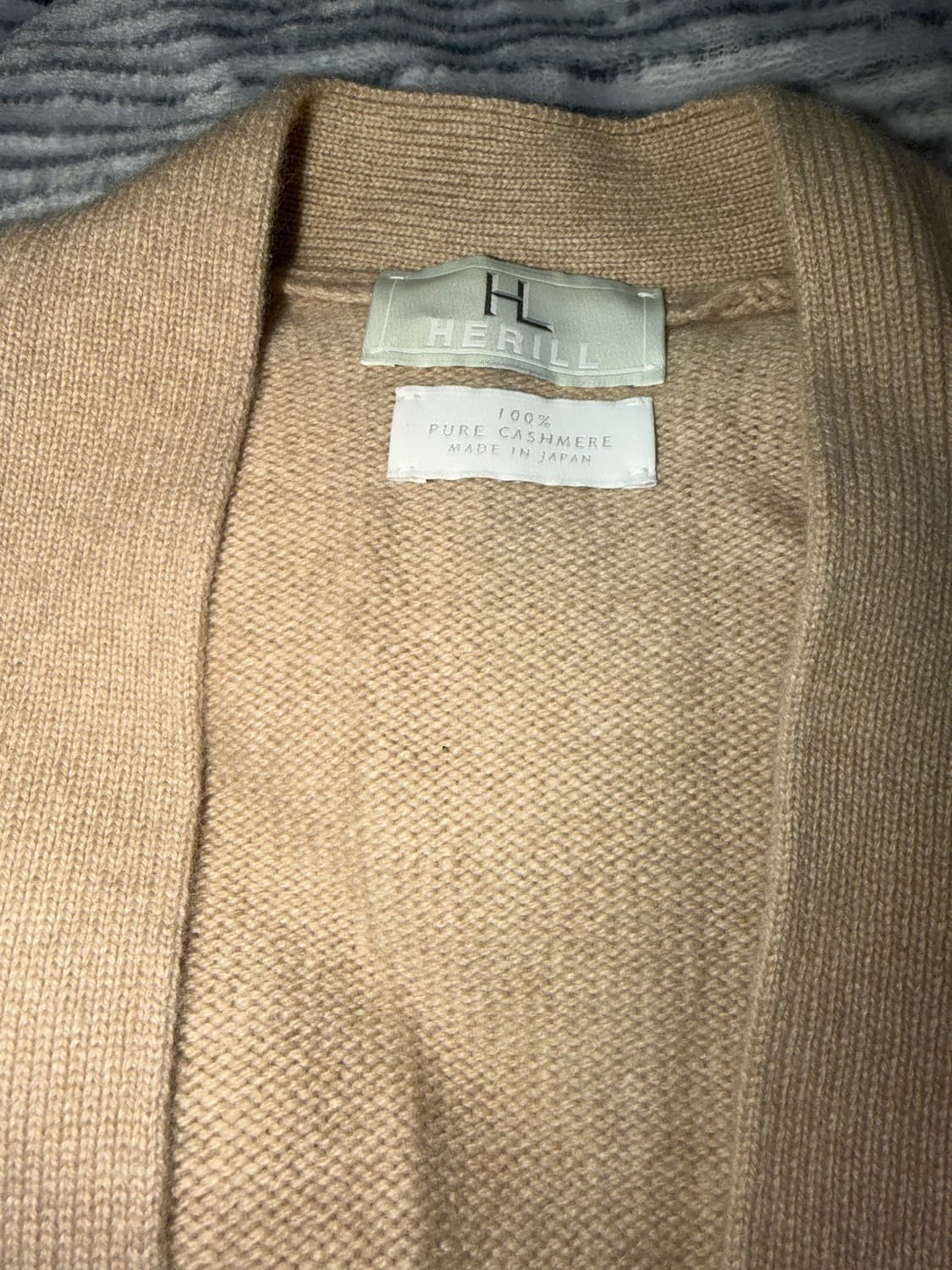 헤릴 골든캐시미어 네츄럴 가디건 3사이즈입니다. 상품이미지2