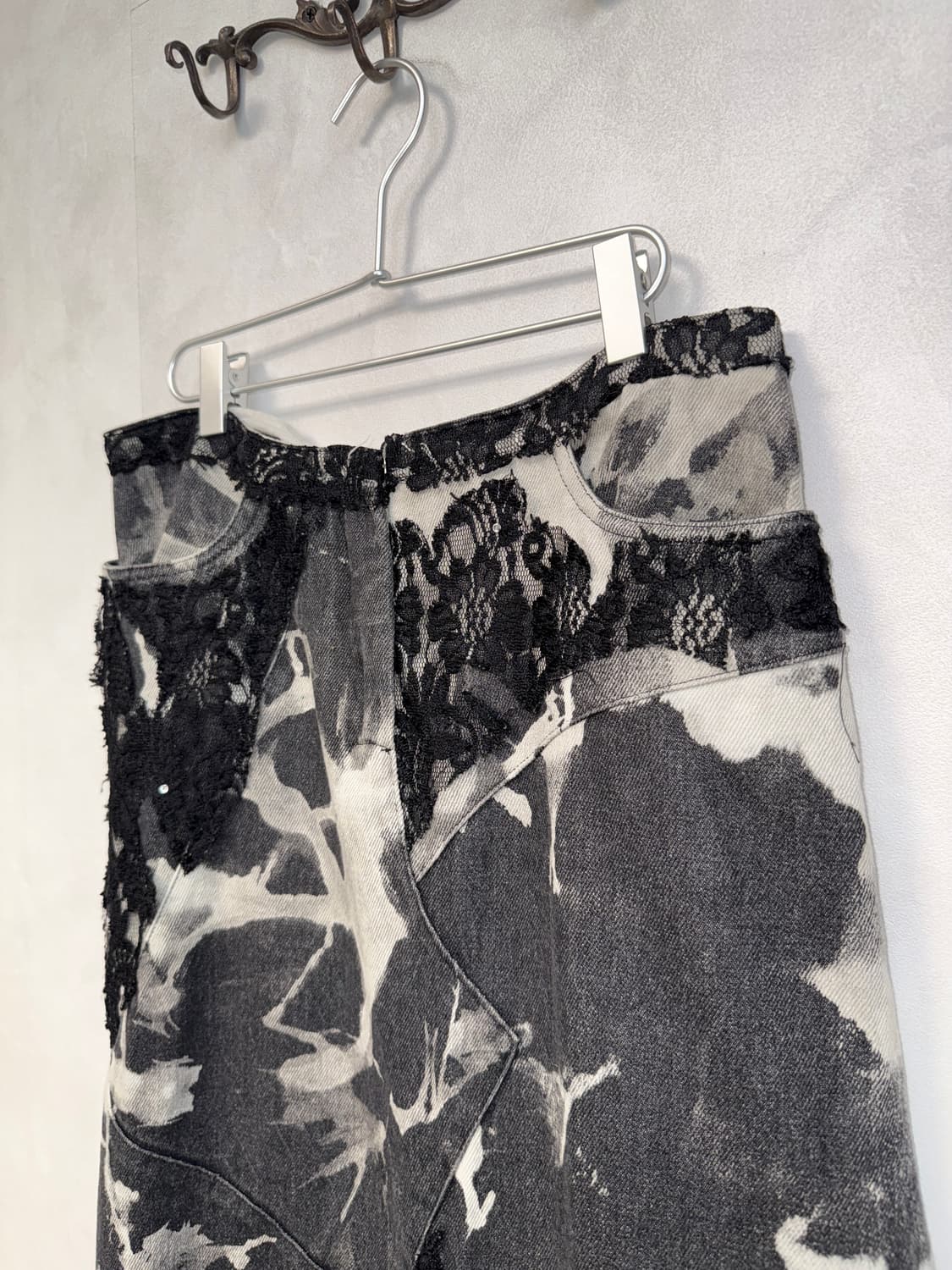 Black denim tie dye floral lace maxi sk 상품이미지3