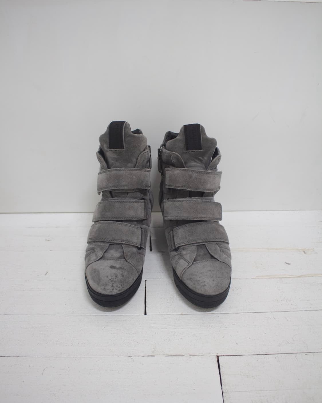 프라다 스니커즈 prada suede strap high sneakers 상품이미지3