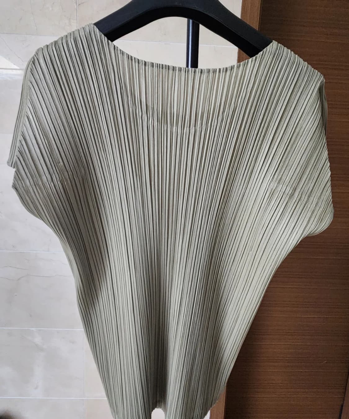 플리츠플리즈 베이지 상의 상품이미지1