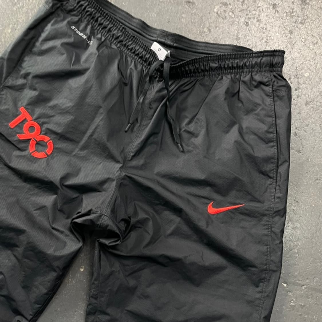 105 나이키 스톰핏 토탈90 나일론 팬츠 상품이미지2