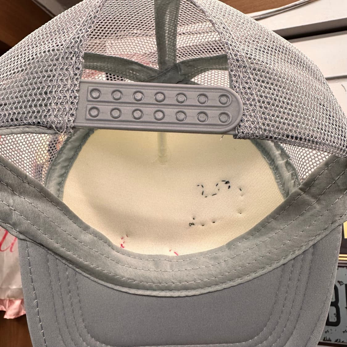Gray Reprint Needlework Mesh Trucker Cap 상품이미지5