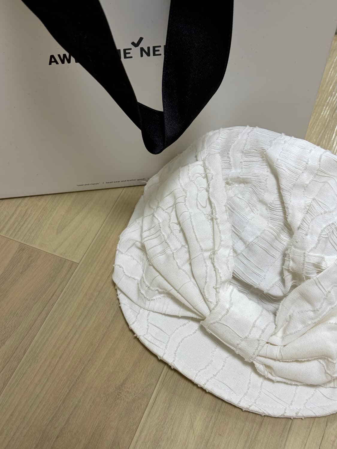 어썸니즈 벨보이 캡_리본_웨이브 화이트   상품이미지2