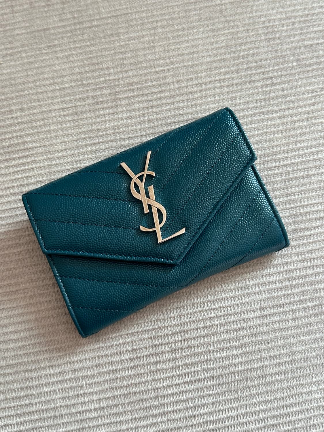 생로랑 퀄팅 금장 반지갑 짙은 청록색 상품이미지1