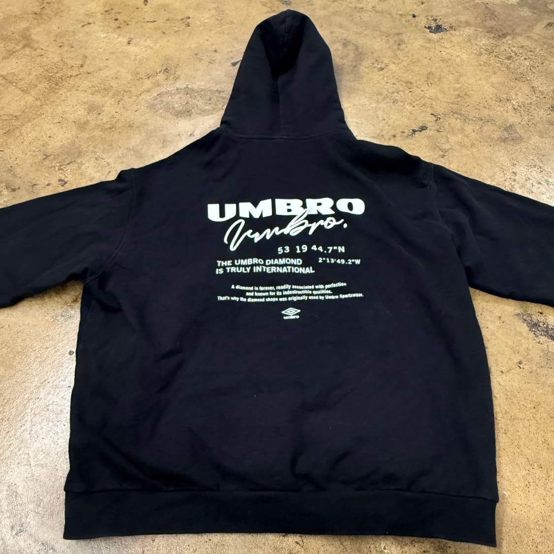 엄브로 블랙 후드티 110 상품이미지4