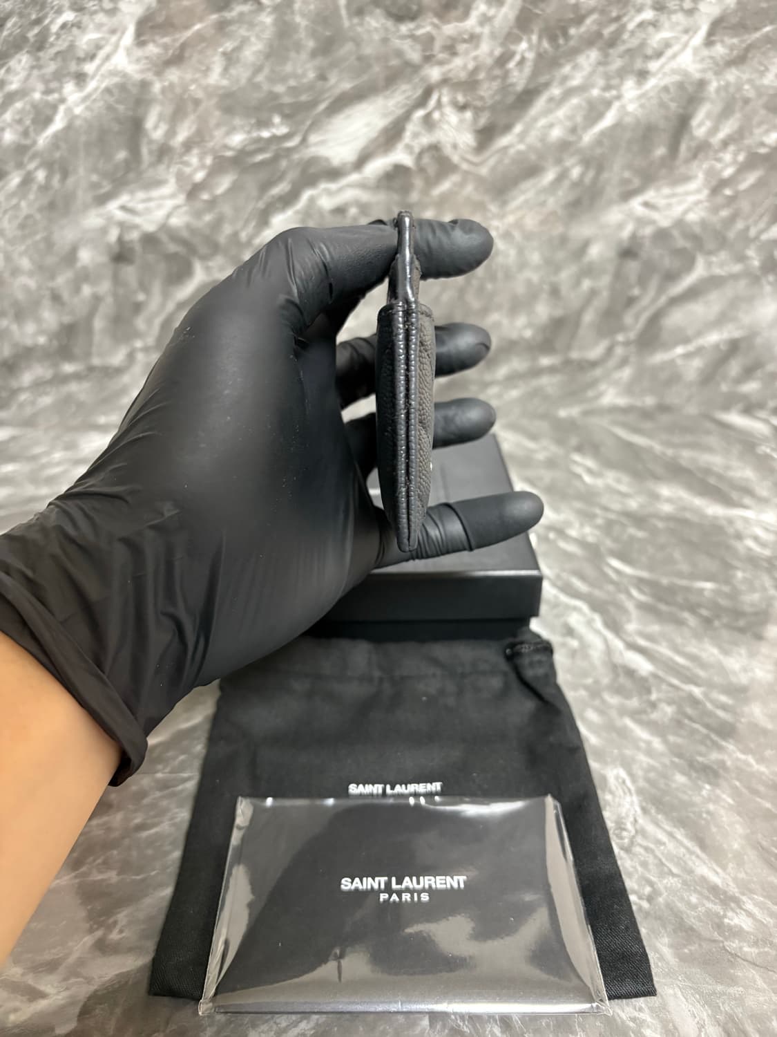 입생로랑 그랑 드 뿌드르 마틀라세 카드지갑 상품이미지3