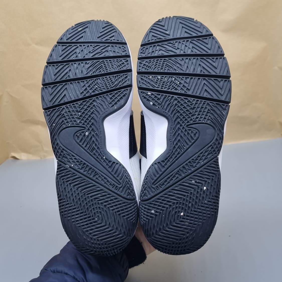 나이키 팀 허슬 D8 운동화235  상품이미지3