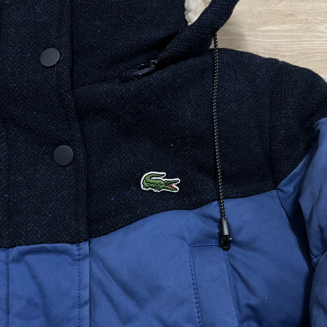 라코스테 자수로고 투톤 배색 후드 패딩 점퍼 [라이트 네이비] 46 상품이미지4