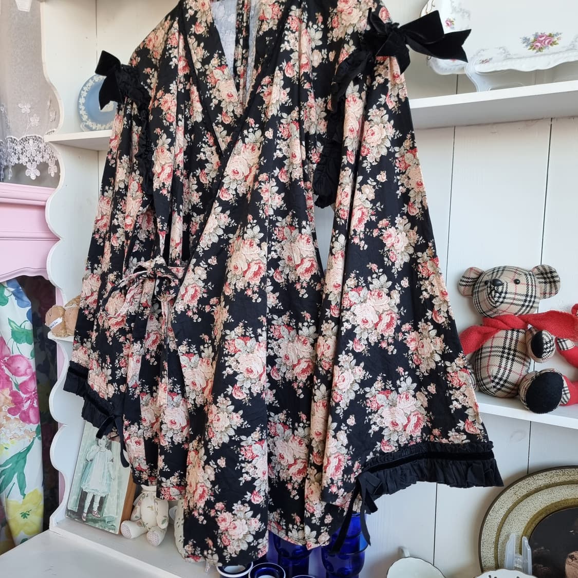 로즈 블랙 프릴 기모노 랩 블라우스 상품이미지3