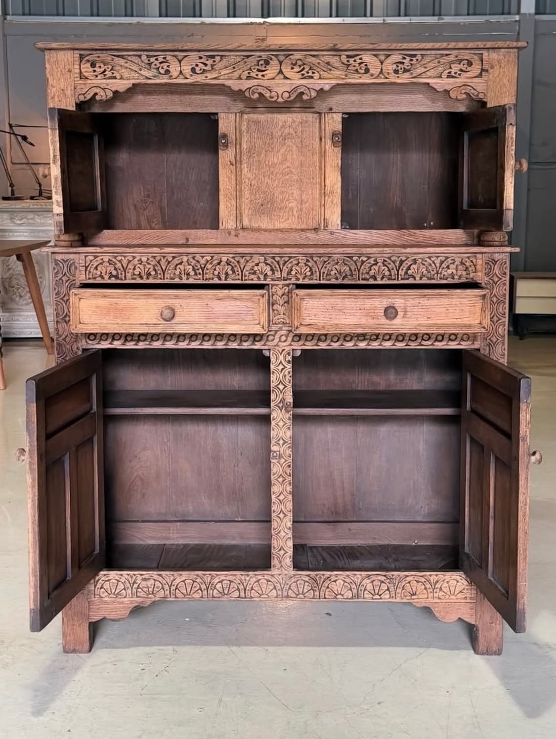 빈티지가구 앤틱가구 영국 오크 카빙 코트 컵보드 캐비넷 상품이미지3