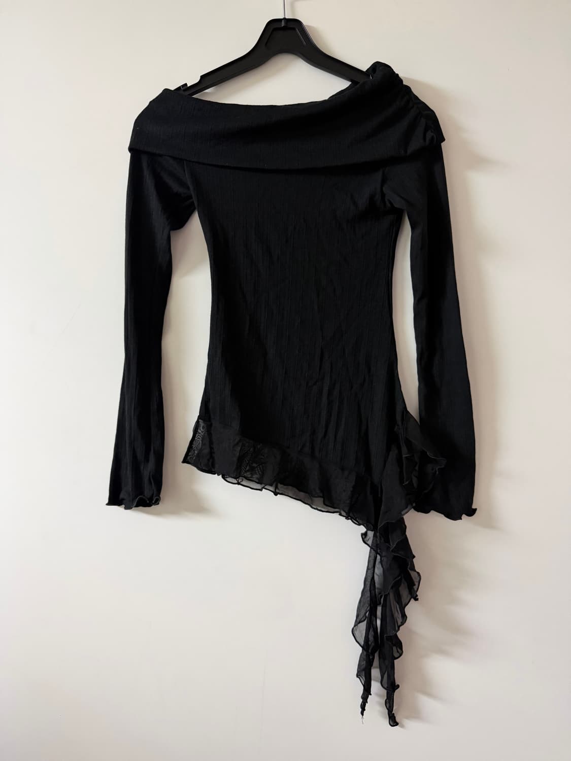 새상품 오프숄더 밑단 쉬폰 긴팔티 (블랙) 상품이미지1