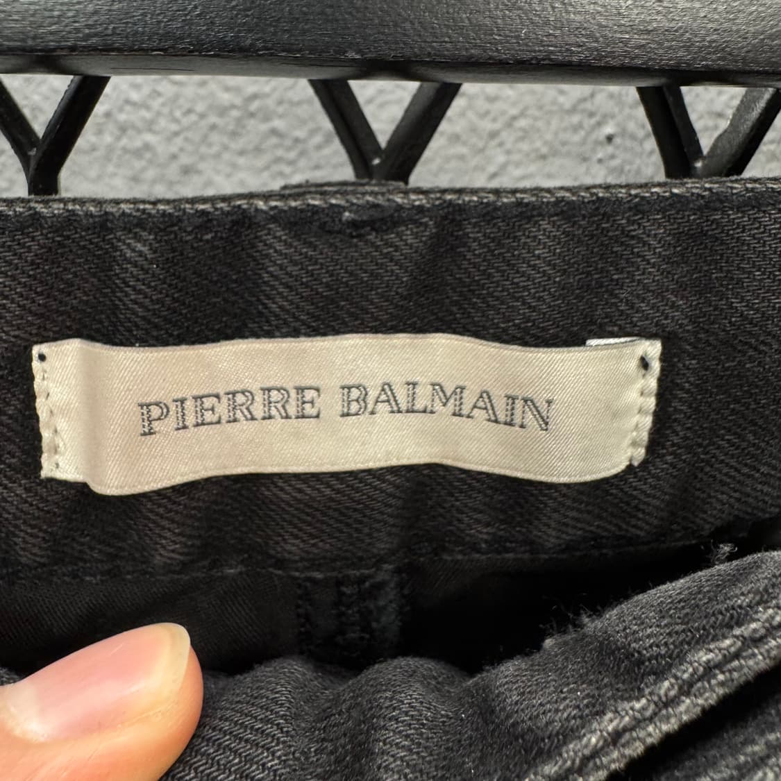 피에르 발망 아코디언 패널 데님 팬츠 지퍼 로고 포인트 블랙 상품이미지6