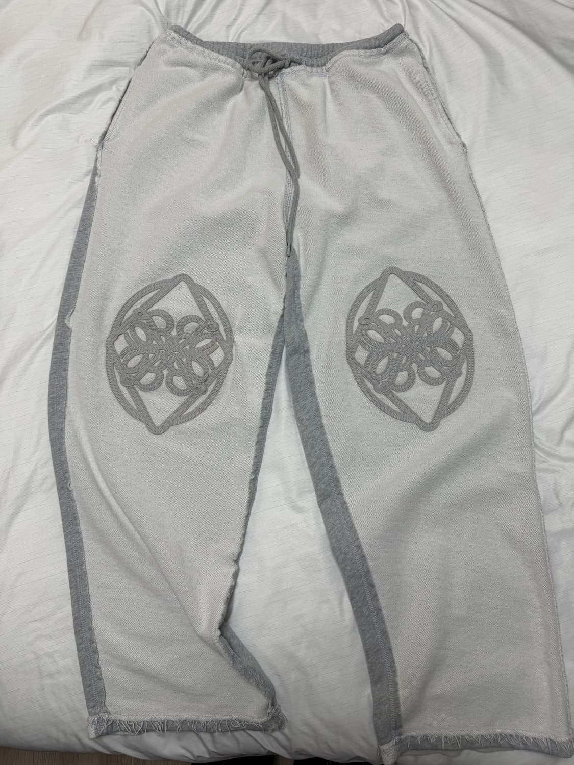 배드블러드 플뢰르 패치 조거 그레이 상품이미지2