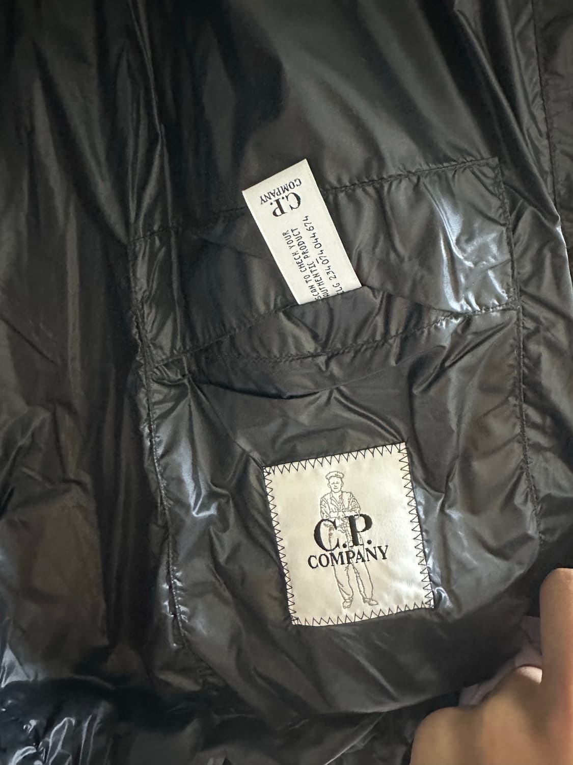cp컴퍼니 dd쉘 패딩 24fw M 블랙 상품이미지6