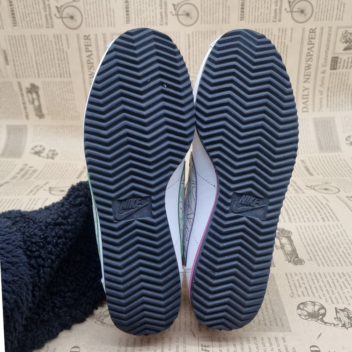 나이키 코르테즈 SE 여성운동화225 상품이미지3