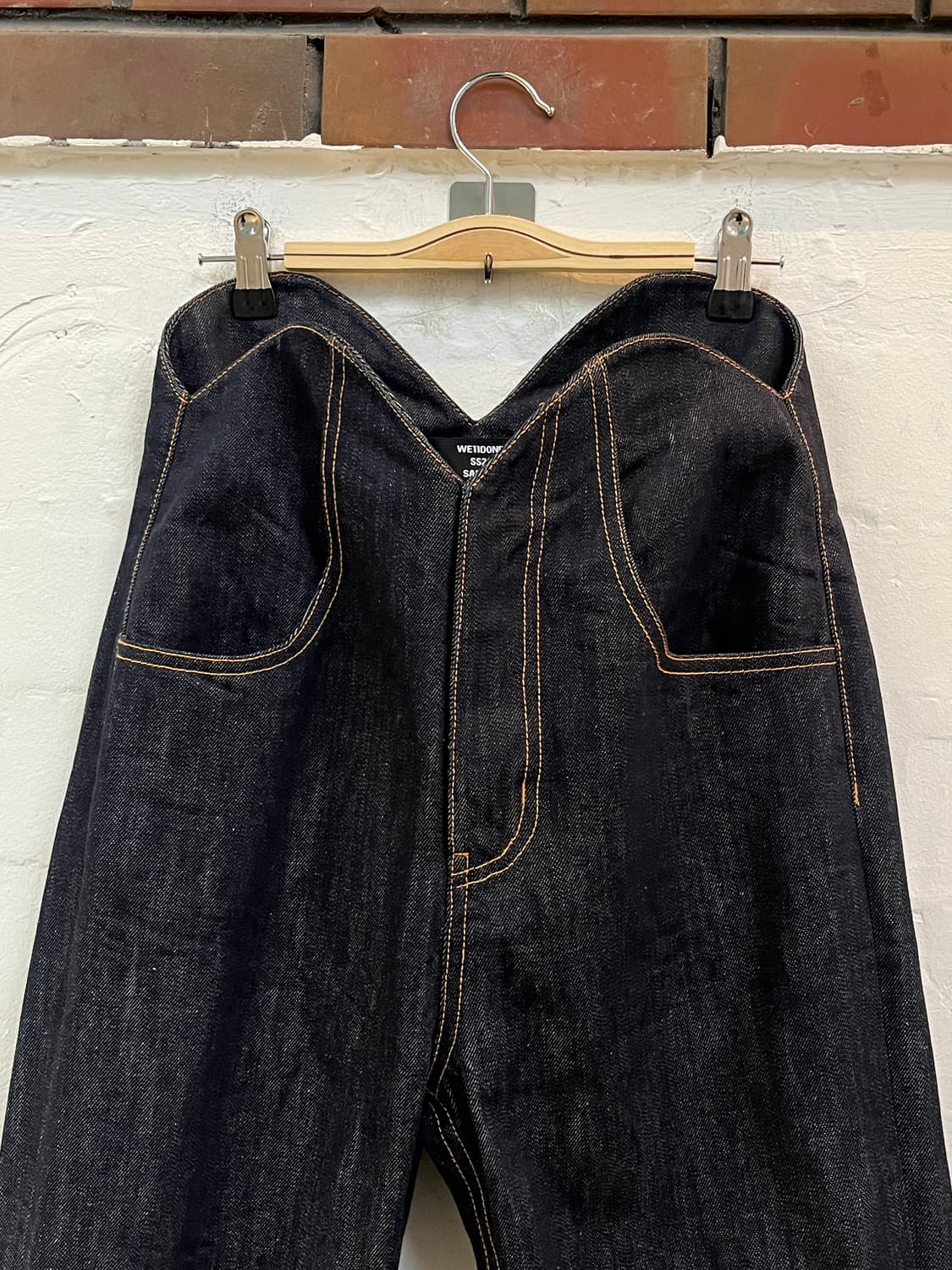 We11done SS24 언이븐 싸이 라이즈 와이드 데님 팬츠 상품이미지2