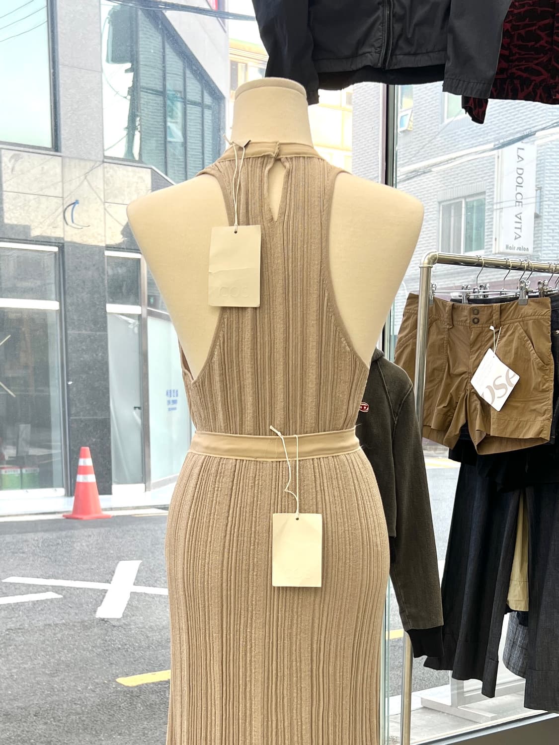 (새상품) 코스 베이지 플리츠 셋업 상품이미지3