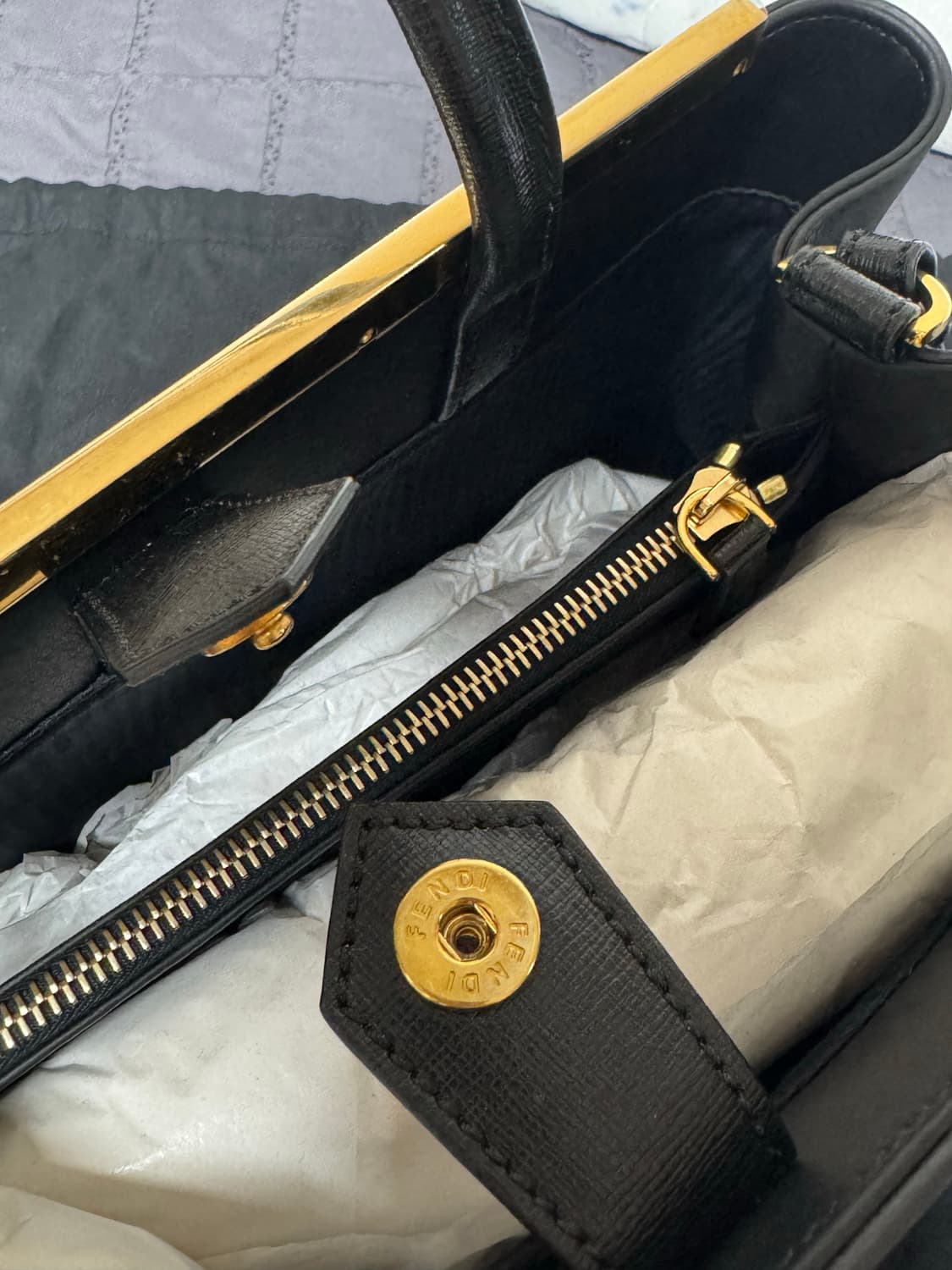 펜디 투쥬르 미디움 토트백 블랙 상품이미지5