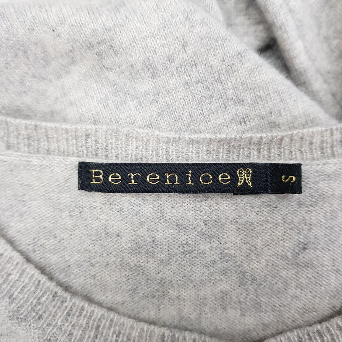 베르니스  캐시미어 자수 디테일 니트 S사이즈 상품이미지5