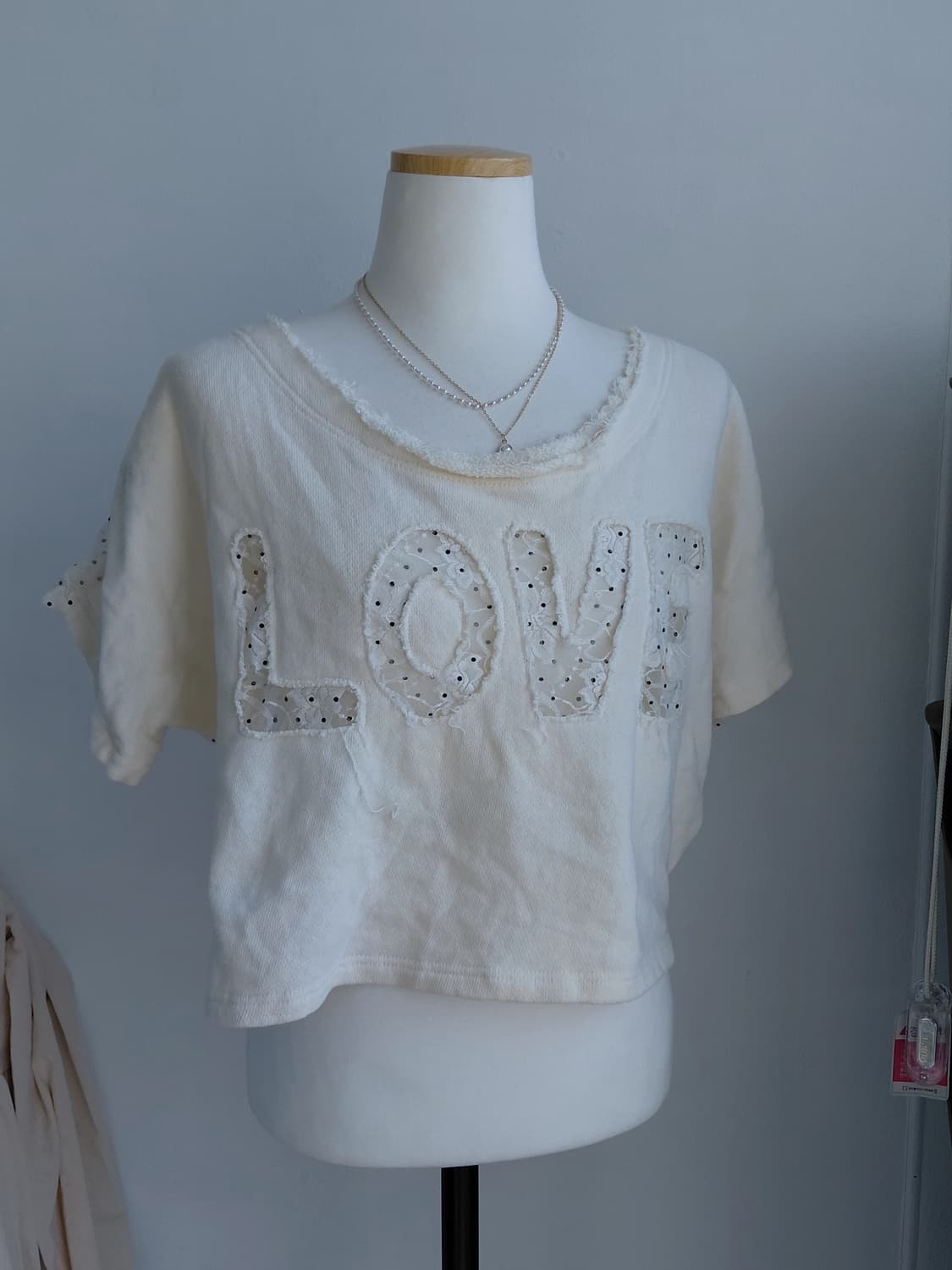 [빈티지] 아이보리 LOVE 자수 반팔 크롭 티셔츠 상품이미지1