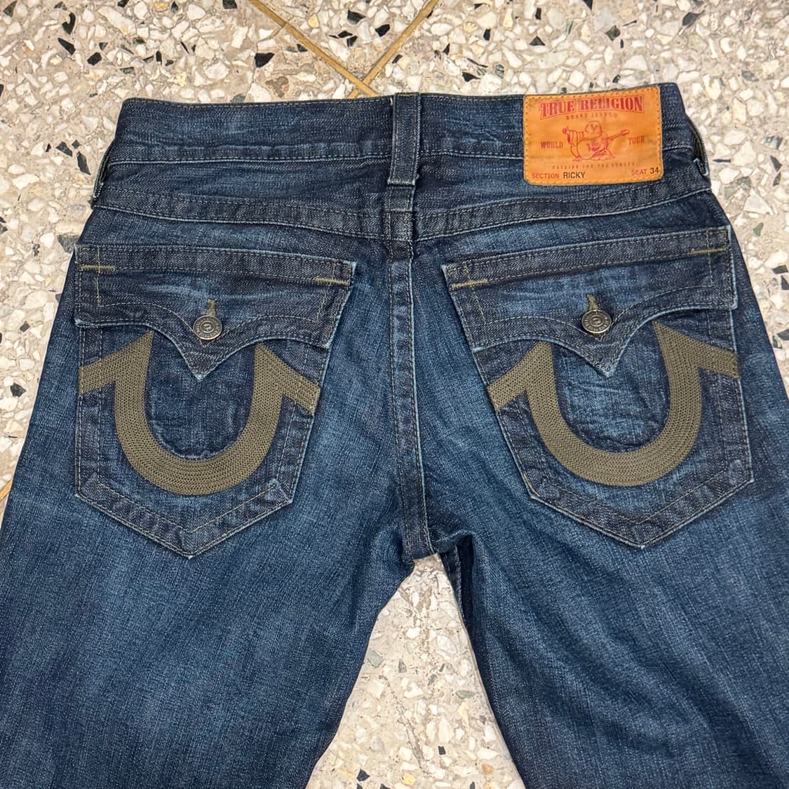 TrueReligion 트루릴리젼 워싱 세미 부츠컷 데님 팬츠 상품이미지7