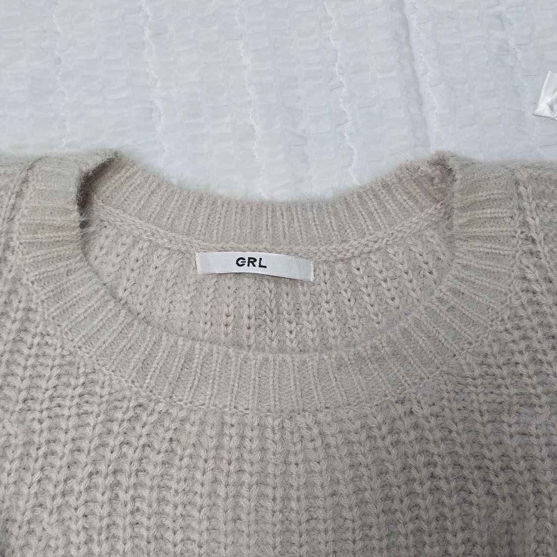 양지뢰st 스나계 리본 오프숄더 니트스웨터 상품이미지3